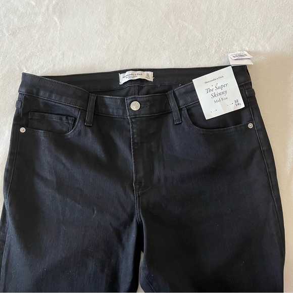 Abercrombie in Finch Mid Rise Super Skinny Jeans - Picture 8 of 12